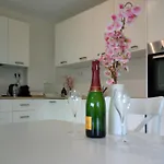 Elegant Living At Gare Luxemburgo