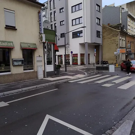 Elegant Living Room At Luxembourg Gare *