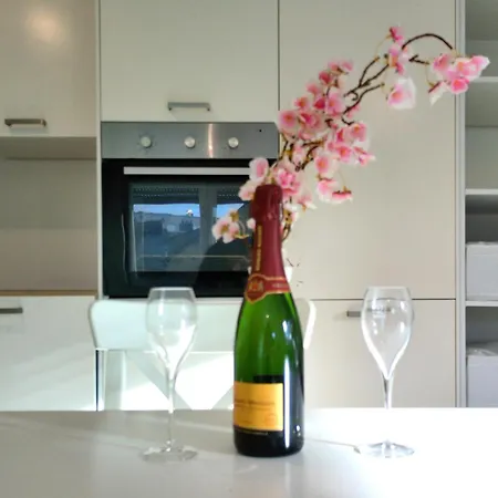 לינה וארוחת בוקר Elegant Living Room At Luxembourg Gare לוקסמבורג