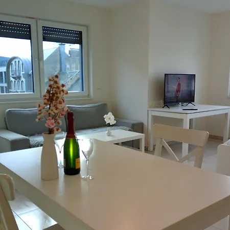 Elegant Living Room At Luxembourg Gare לינה וארוחת בוקר לוקסמבורג