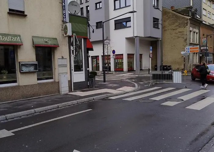 Elegant Living Room At Luxembourg Gare *