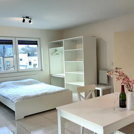 Elegant Living Room At Luxembourg Gare *